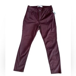 NEW!! Old Navy Rockstar Super Skinny. Color Burgundy. Size 10 Petite